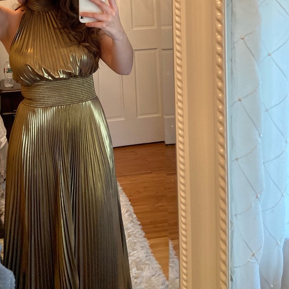 ALC RENZO DRESS METALLIC GOLD SMOCKED NECK SLEEVELESS - Picture 2 of 3